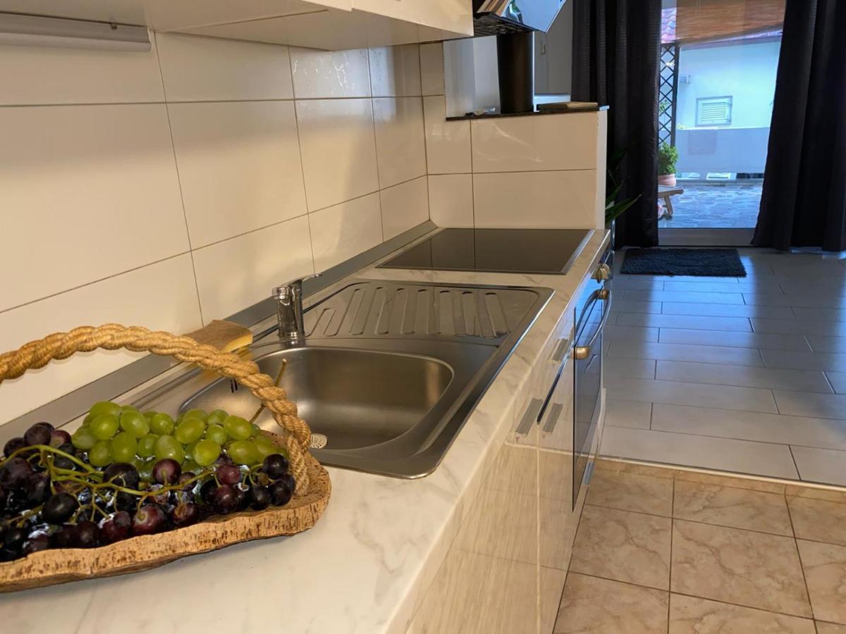 Beach Apartments Mika Lokva Rogoznica Eksteriør billede